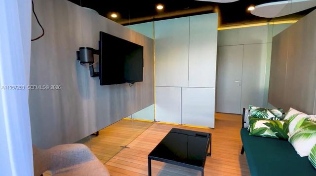 5255 Collins Ave 9E, Miami Beach, FL 33140