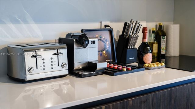 5255 Collins Ave 9E, Miami Beach, FL 33140