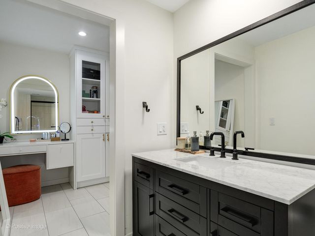 1445 W Huron Street 1, Chicago, IL 60642