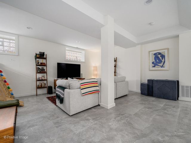 1445 W Huron Street 1, Chicago, IL 60642