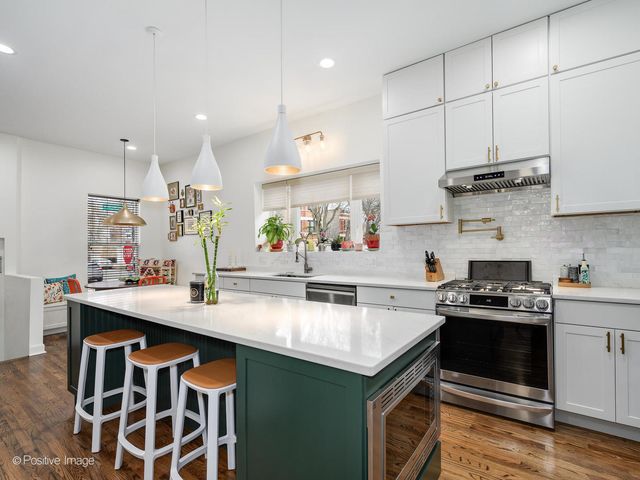 1445 W Huron Street 1, Chicago, IL 60642