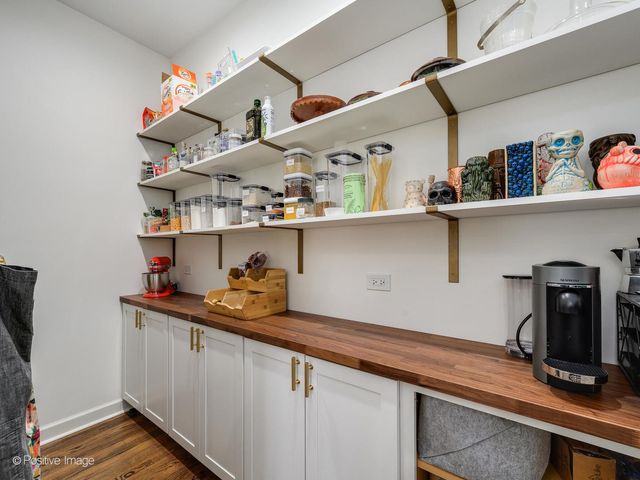 1445 W Huron Street 1, Chicago, IL 60642