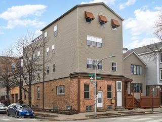 1445 W Huron Street 1, Chicago, IL 60642