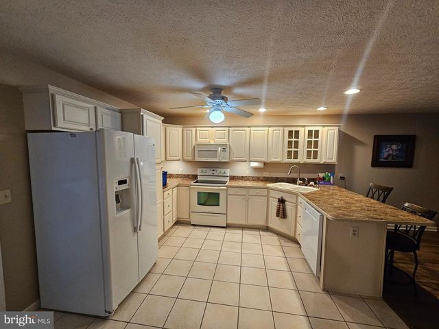 1608 LINMAR DRIVE, Chambersburg, PA 17202
