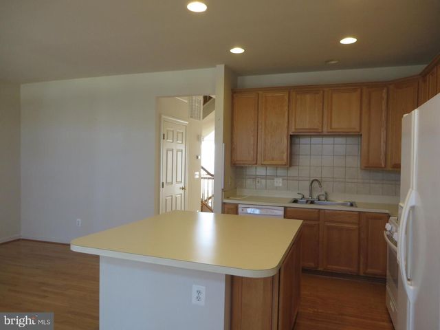 9044 TANYARD LN, Lorton, VA 22079