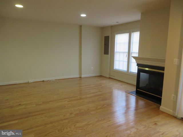 9044 TANYARD LN, Lorton, VA 22079