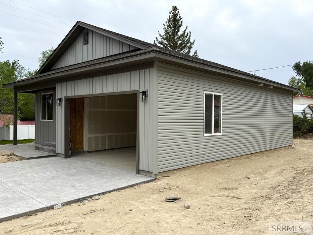 Image 2 of property listing at 310 N East Street, Arco, ID 83213