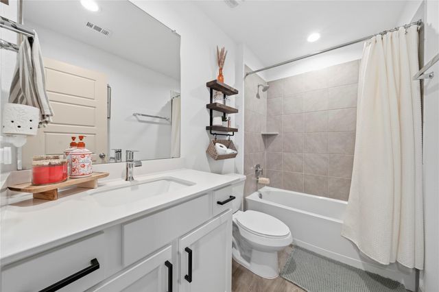 7726 Golden Rubia Lane, Rosharon, TX 77583