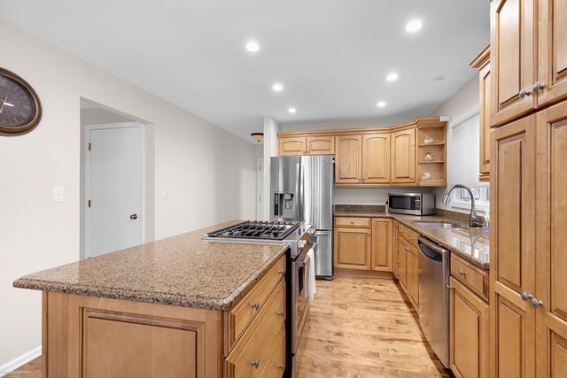 44113 Rivergate Street, Clinton Township, MI 48038