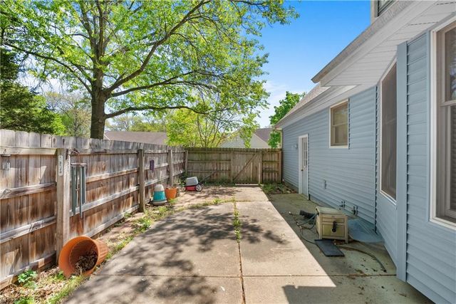 12304 E 63rd Terrace, Kansas City, MO 64133