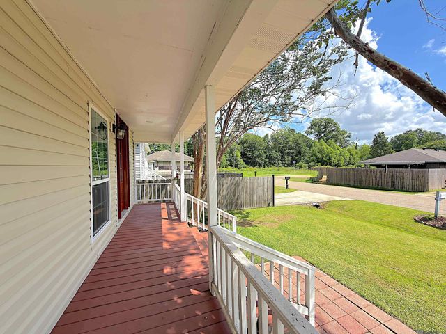 8608 Nottaway St, Denham Springs, LA 70726