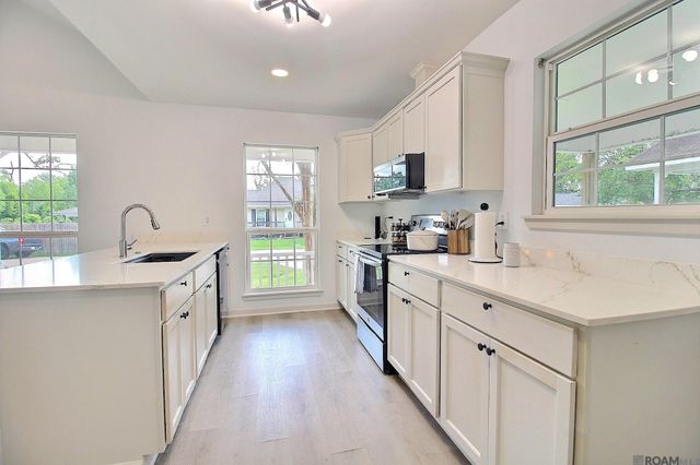 8608 Nottaway St, Denham Springs, LA 70726
