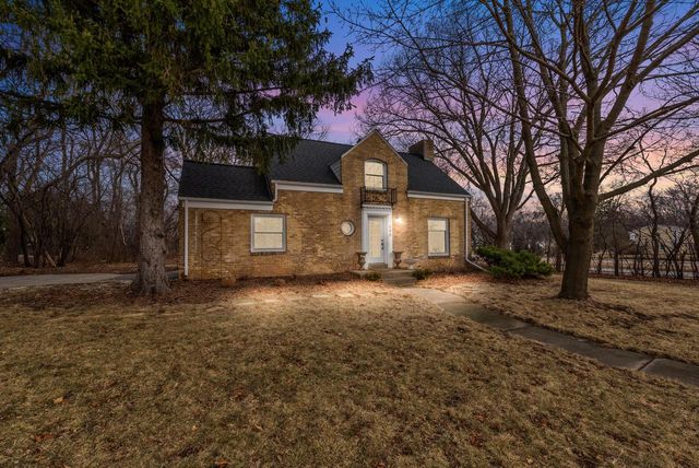 540 Crystal LANE, Elm Grove, WI 53122