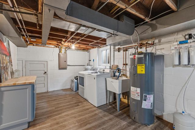 540 Crystal LANE, Elm Grove, WI 53122