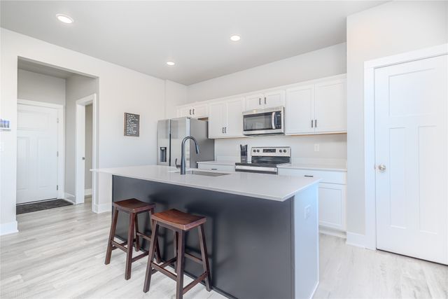 6914 SE 7th Avenue, Pleasant Hill, IA 50327