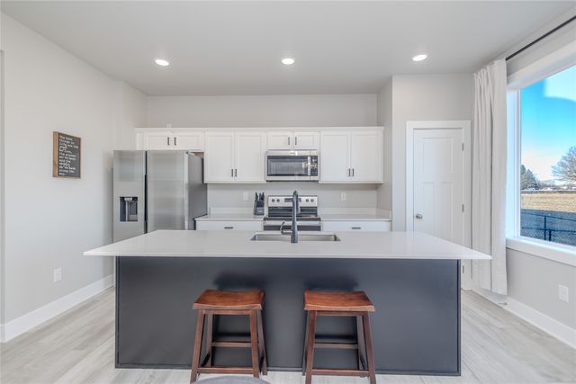 6914 SE 7th Avenue, Pleasant Hill, IA 50327