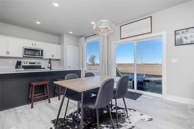 6914 SE 7th Avenue, Pleasant Hill, IA 50327