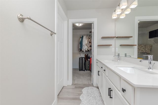 6914 SE 7th Avenue, Pleasant Hill, IA 50327