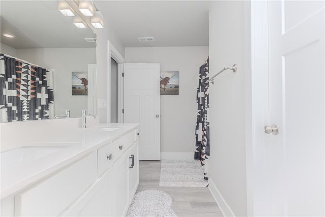 6914 SE 7th Avenue, Pleasant Hill, IA 50327