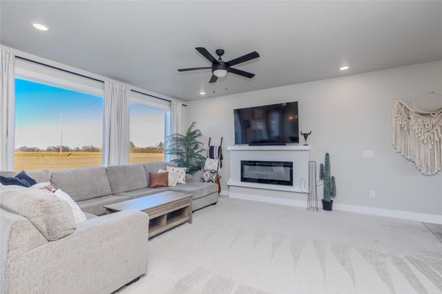 6914 SE 7th Avenue, Pleasant Hill, IA 50327