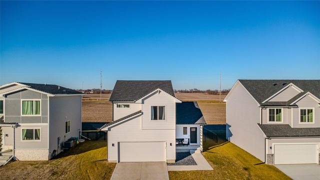 6914 SE 7th Avenue, Pleasant Hill, IA 50327