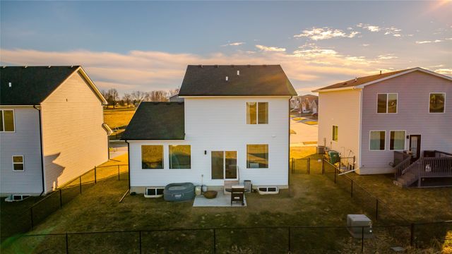 6914 SE 7th Avenue, Pleasant Hill, IA 50327