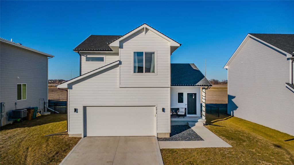 6914 SE 7th Avenue, Pleasant Hill, IA 50327