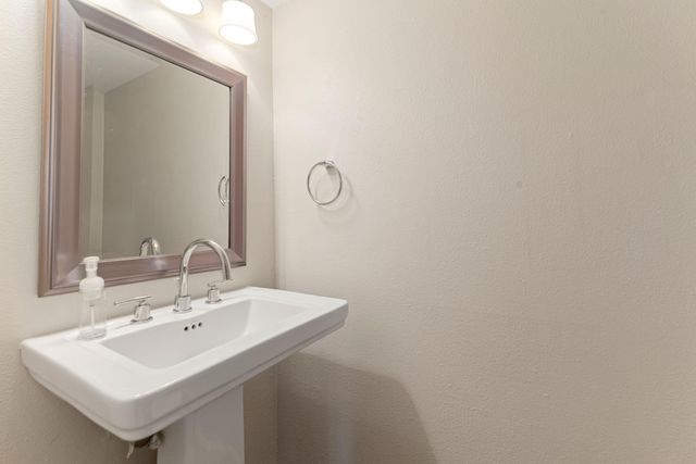 6453 Bayou Glen Road, Houston, TX 77057