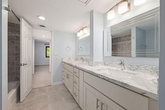 6453 Bayou Glen Road, Houston, TX 77057