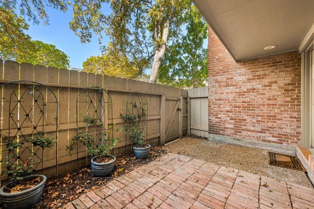 6453 Bayou Glen Road, Houston, TX 77057