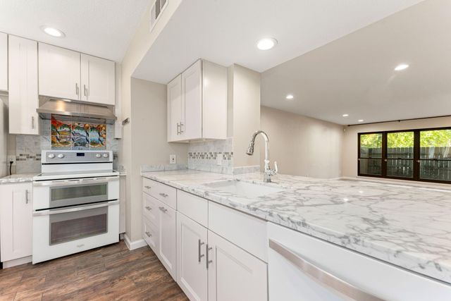 6453 Bayou Glen Road, Houston, TX 77057