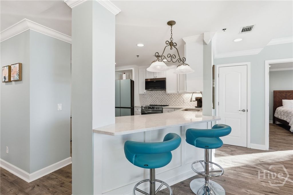 Image 12 of property listing at 700 Wilmington Island Road 404, Savannah, GA 31410