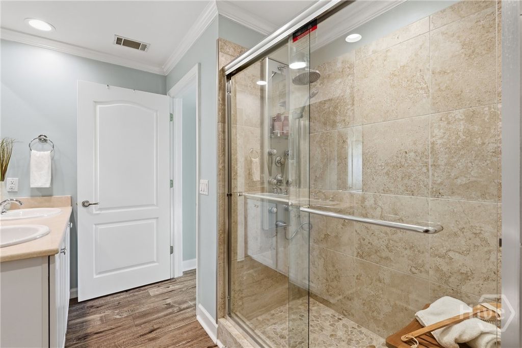 Image 22 of property listing at 700 Wilmington Island Road 404, Savannah, GA 31410