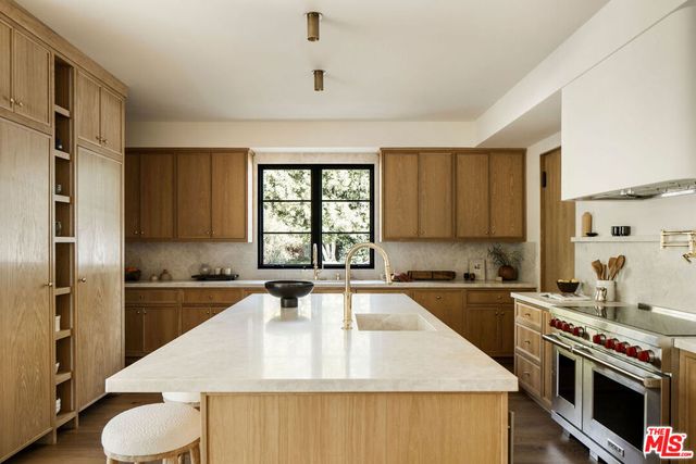 12040 Maxwellton Road, Studio City, CA 91604