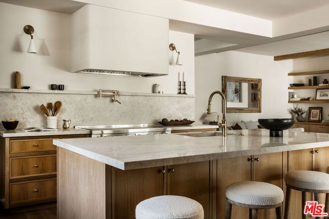 12040 Maxwellton Road, Studio City, CA 91604