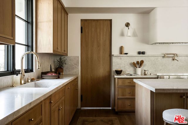 12040 Maxwellton Road, Studio City, CA 91604