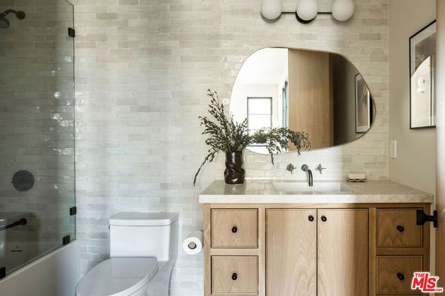 12040 Maxwellton Road, Studio City, CA 91604