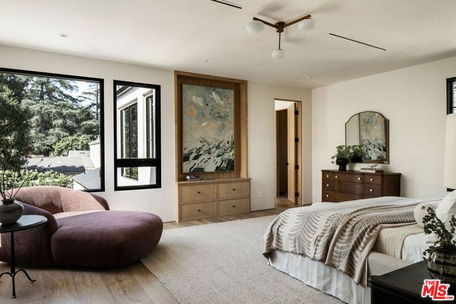 12040 Maxwellton Road, Studio City, CA 91604