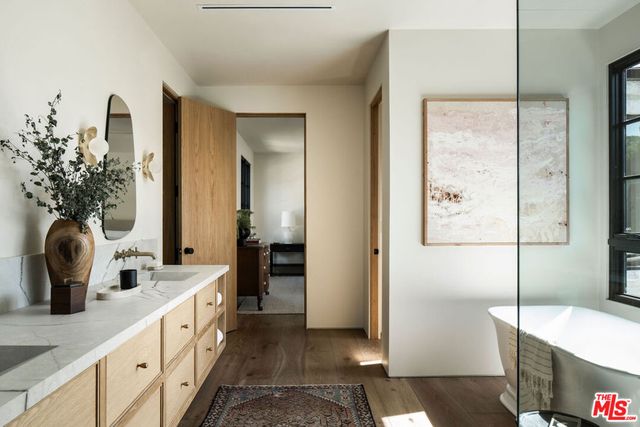 12040 Maxwellton Road, Studio City, CA 91604