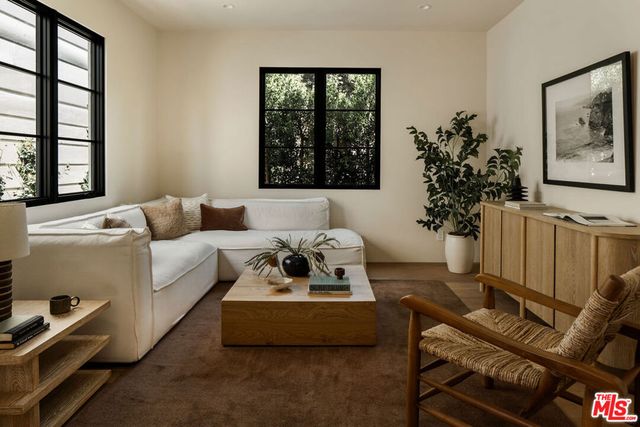 12040 Maxwellton Road, Studio City, CA 91604