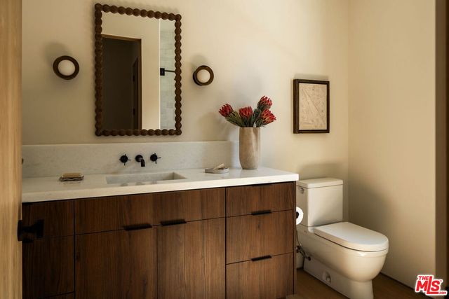 12040 Maxwellton Road, Studio City, CA 91604