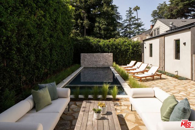 12040 Maxwellton Road, Studio City, CA 91604