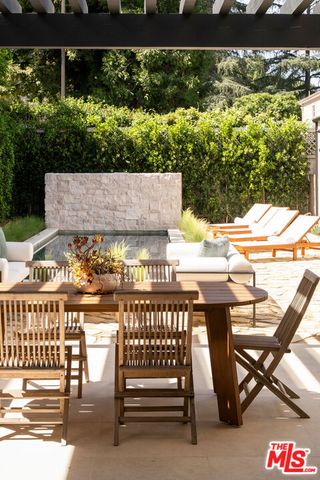 12040 Maxwellton Road, Studio City, CA 91604