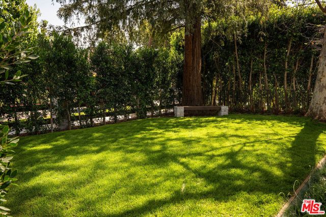 12040 Maxwellton Road, Studio City, CA 91604