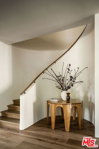 12040 Maxwellton Road, Studio City, CA 91604