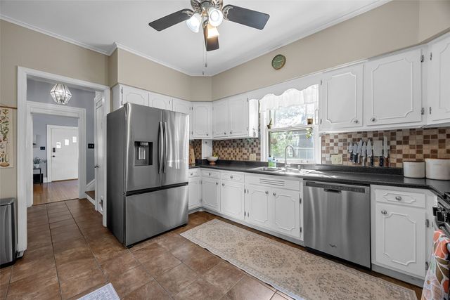 2300 4th Avenue SE, Cedar Rapids, IA 52403