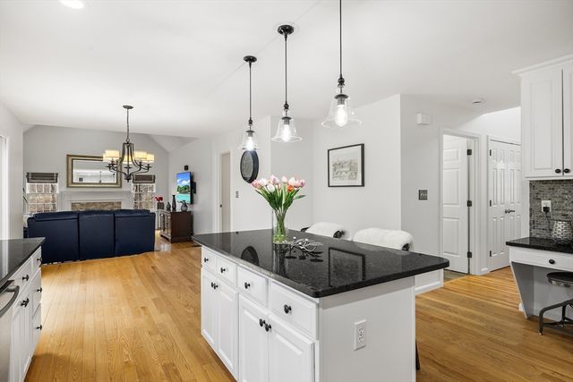 557 Acorn Park Dr 557, Acton, MA 01720