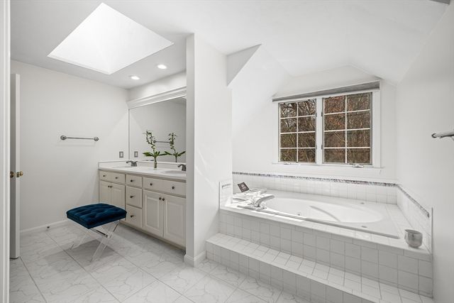 557 Acorn Park Dr 557, Acton, MA 01720