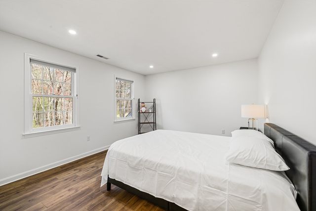 557 Acorn Park Dr 557, Acton, MA 01720