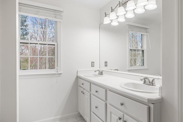 557 Acorn Park Dr 557, Acton, MA 01720